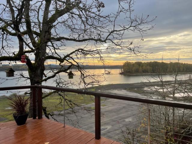Columbia River Cliff House Saint Helens