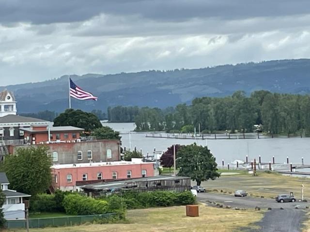 Columbia River Cliff House *